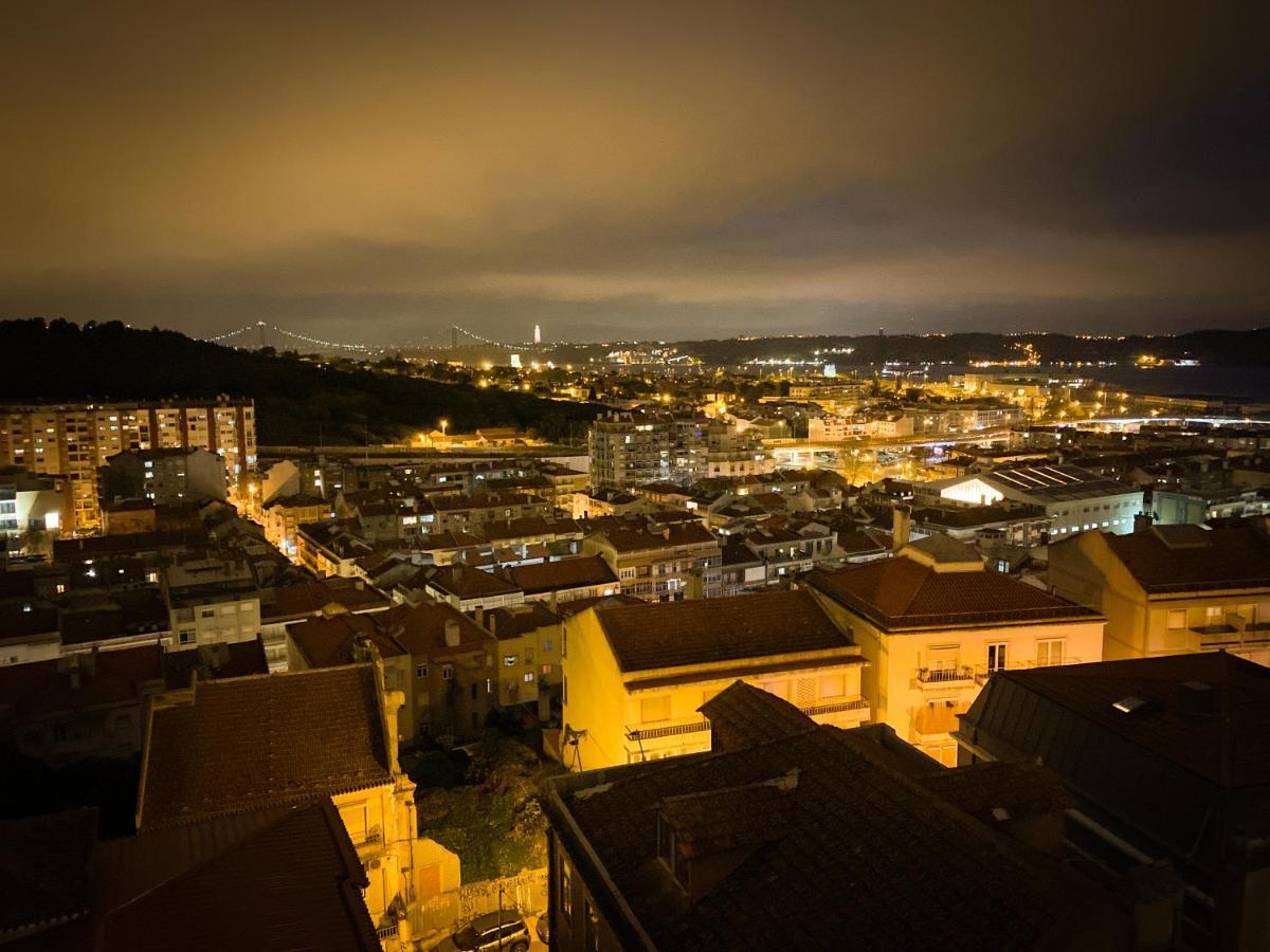 Ideally Located With Perfect Views Algés Eksteriør bilde
