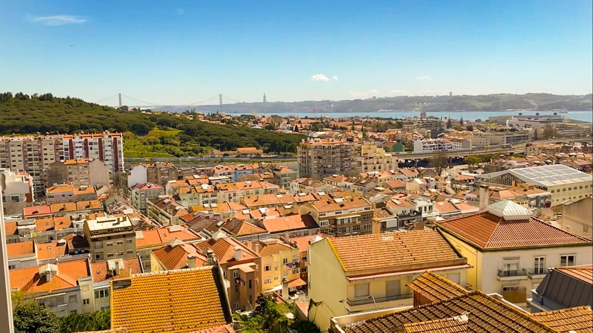 Ideally Located With Perfect Views Algés Eksteriør bilde