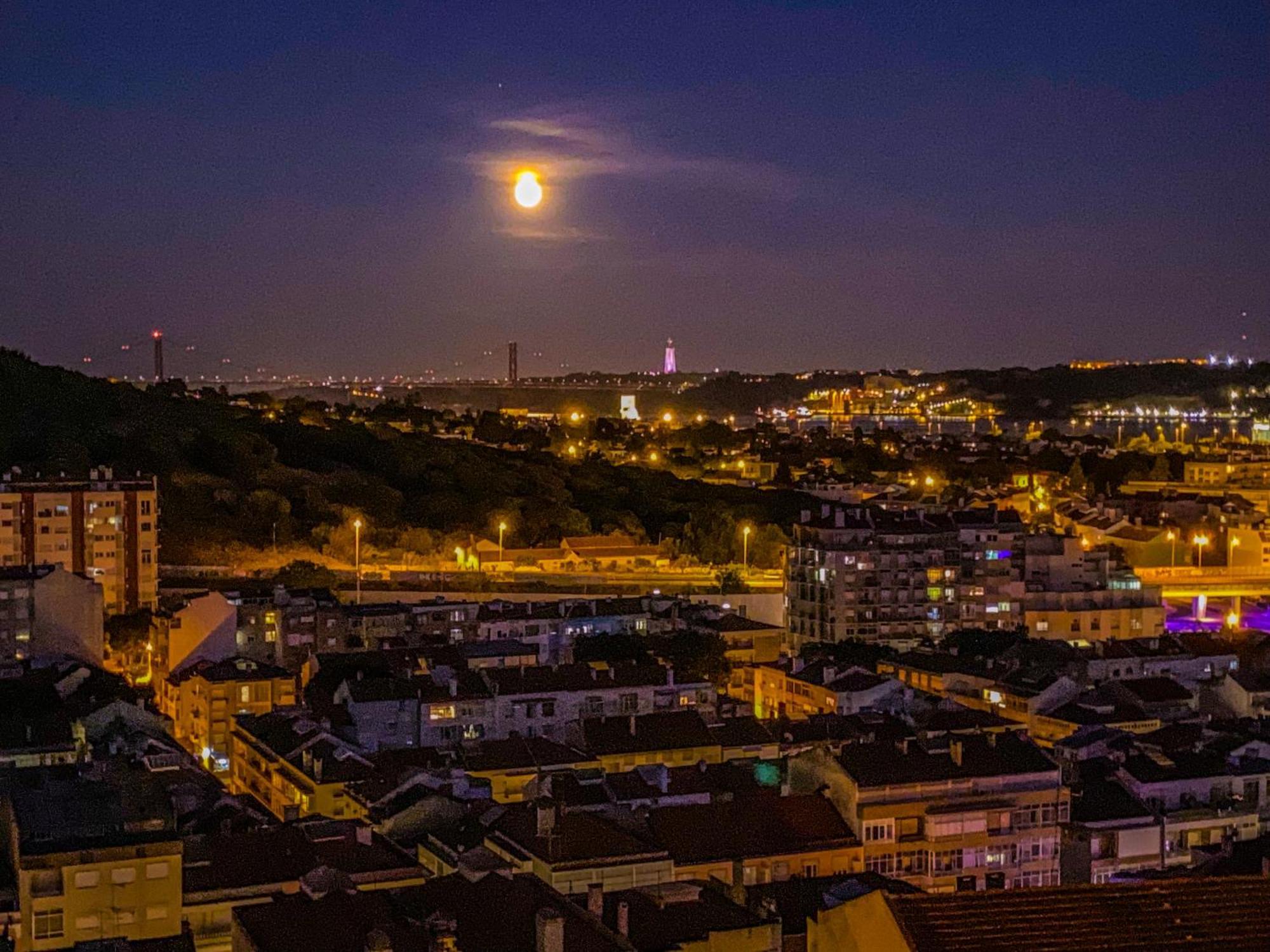 Ideally Located With Perfect Views Algés Eksteriør bilde