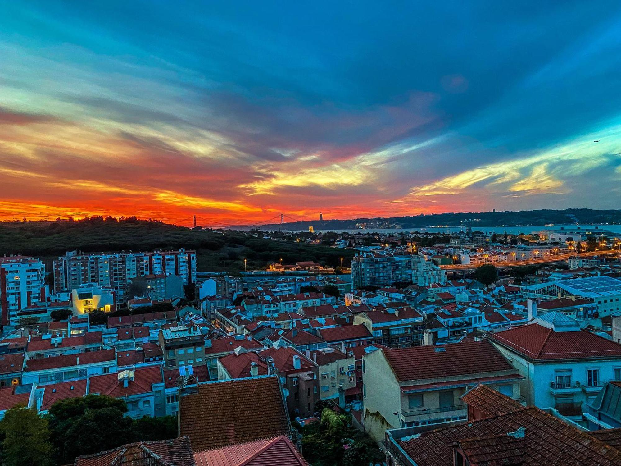 Ideally Located With Perfect Views Algés Eksteriør bilde