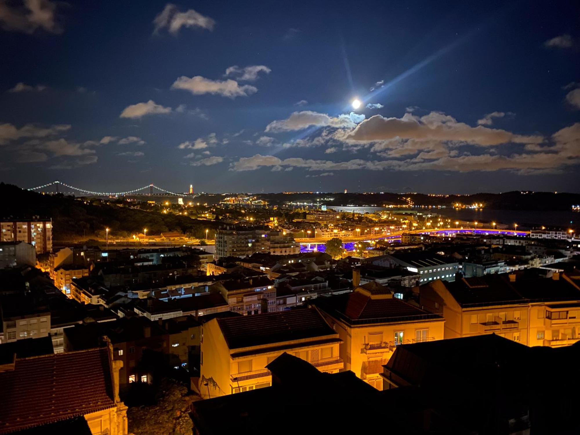 Ideally Located With Perfect Views Algés Eksteriør bilde
