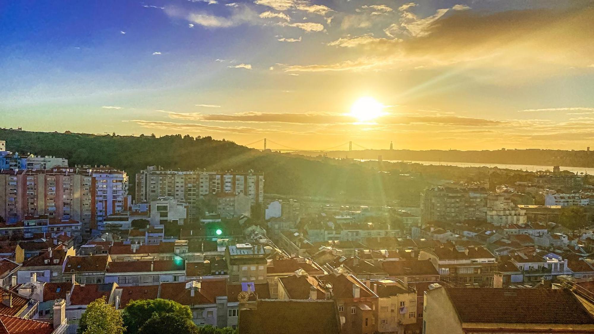 Ideally Located With Perfect Views Algés Eksteriør bilde