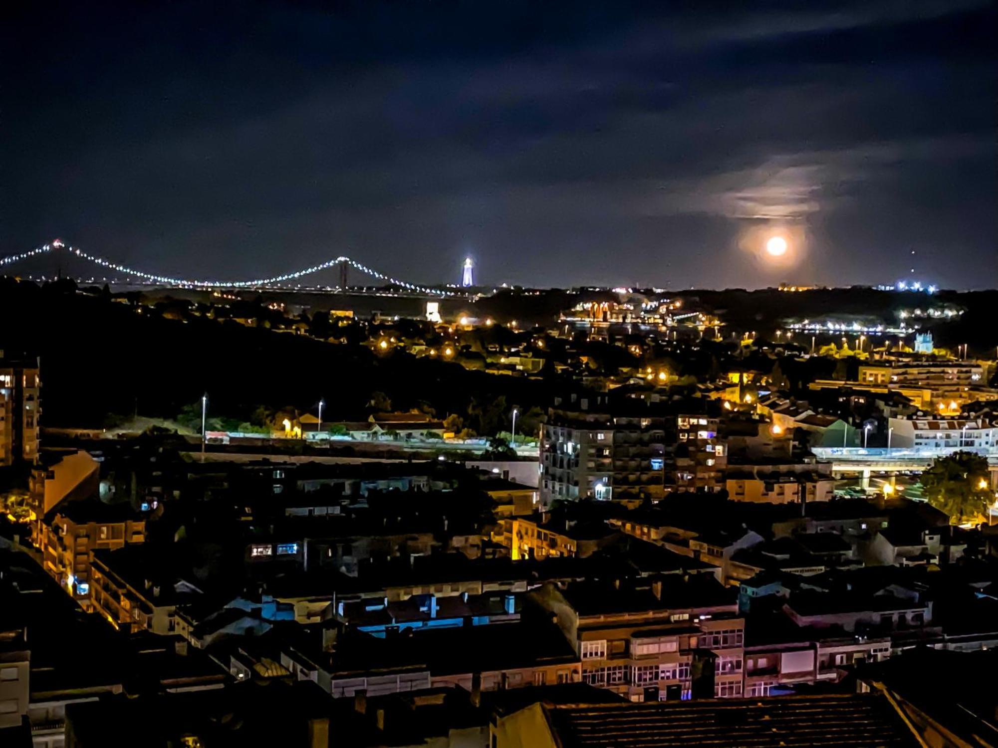 Ideally Located With Perfect Views Algés Eksteriør bilde