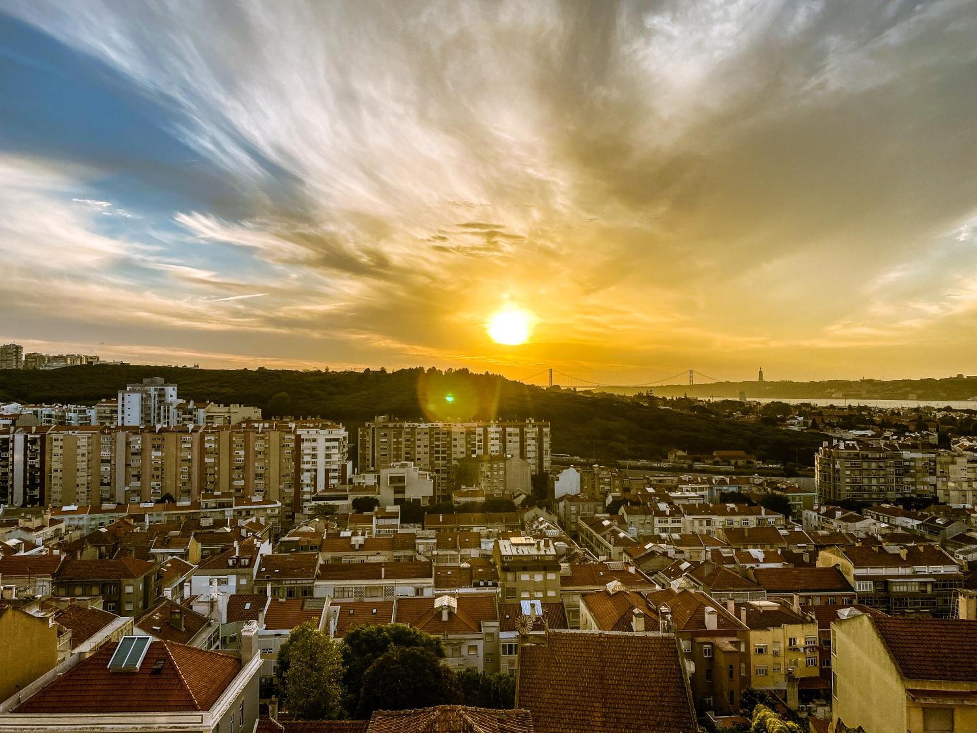 Ideally Located With Perfect Views Algés Eksteriør bilde