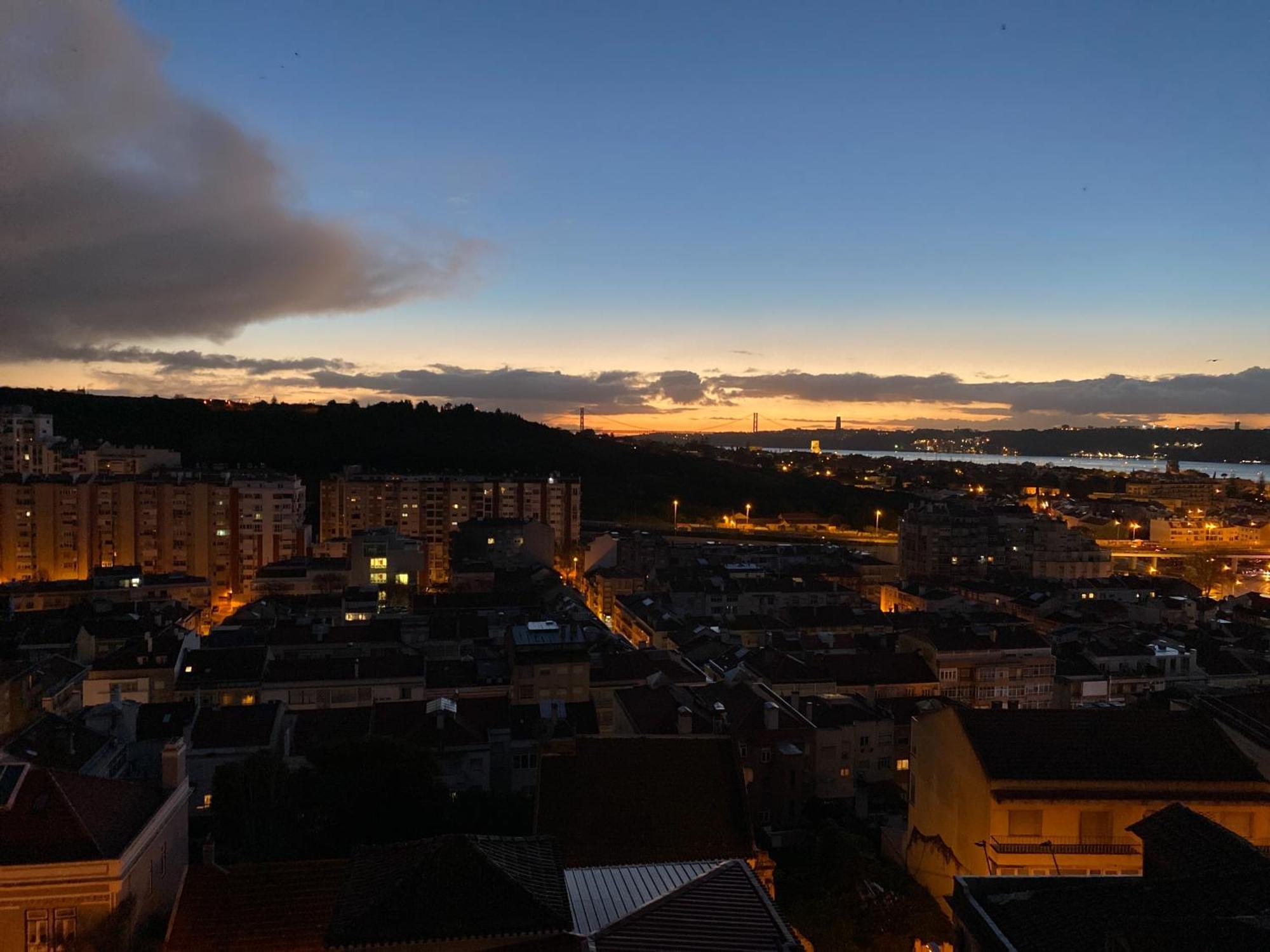 Ideally Located With Perfect Views Algés Eksteriør bilde